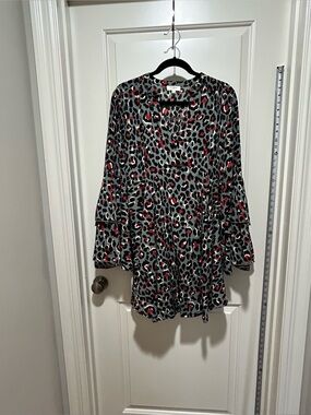 Umgee women’s size L Gray Red & Black Leopard Print midi dress with bell sleeves